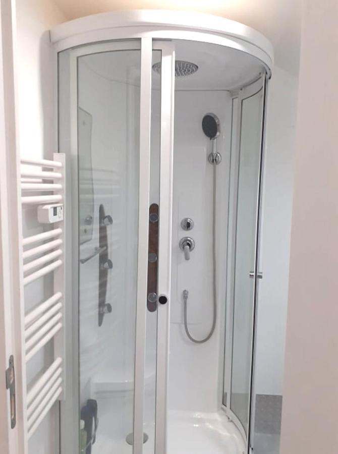 10 - Joli Studio Avec Deux Lits, Tout Equipe Pour 1, 2 Ou 3 Personnes Maximum, Vue Sur Parc Arbore, Parking Privatif Gratuit, Grand Fourgon Possible, Tout Le Linge De Maison Est Fourni Razac-sur-l'Isle Экстерьер фото