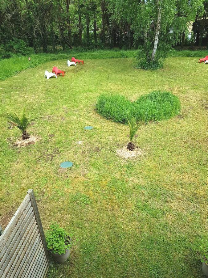 10 - Joli Studio Avec Deux Lits, Tout Equipe Pour 1, 2 Ou 3 Personnes Maximum, Vue Sur Parc Arbore, Parking Privatif Gratuit, Grand Fourgon Possible, Tout Le Linge De Maison Est Fourni Razac-sur-l'Isle Экстерьер фото